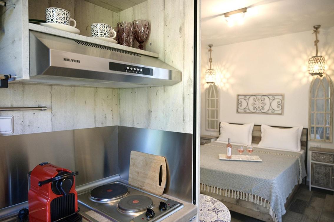 Meltemi Luxury Apartments Nea Roda Bagian luar foto