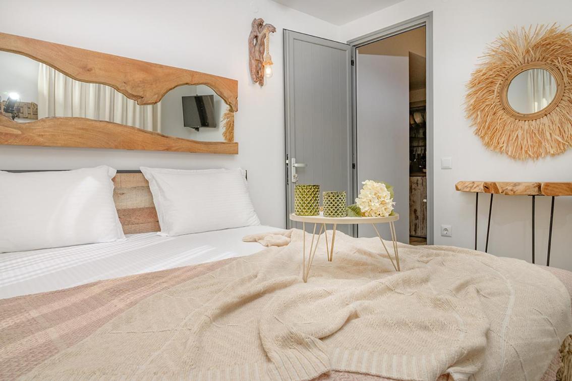 Meltemi Luxury Apartments Nea Roda Bagian luar foto