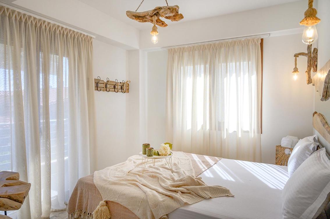Meltemi Luxury Apartments Nea Roda Bagian luar foto