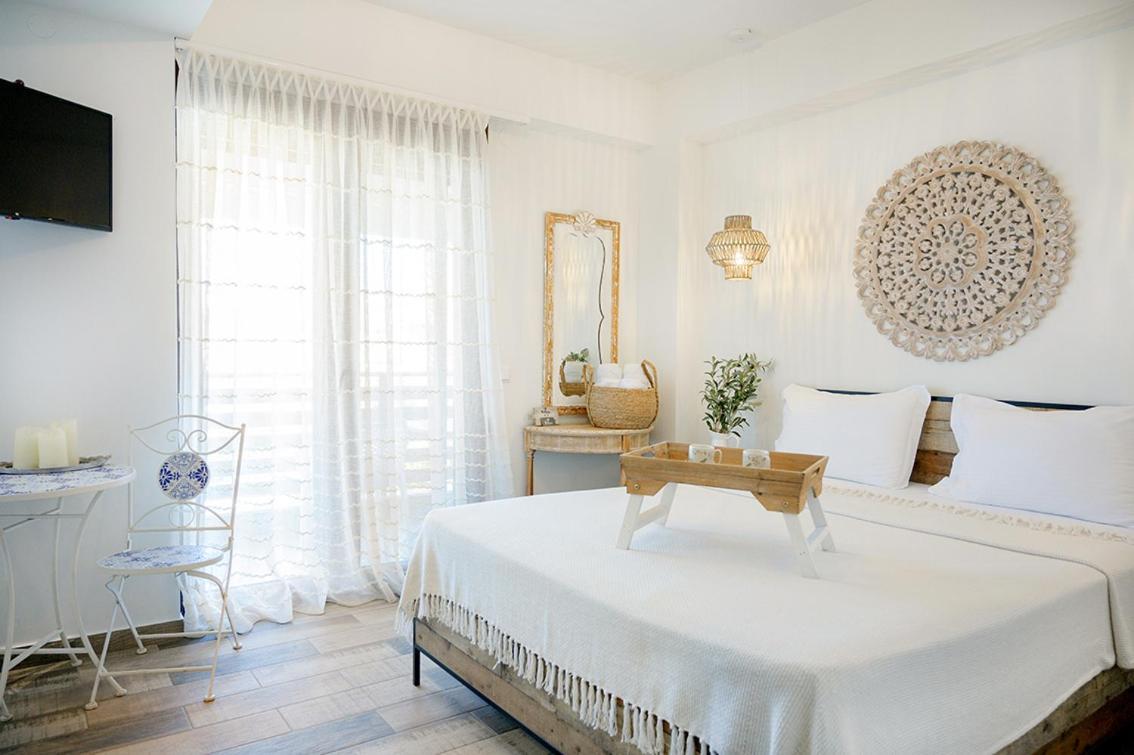 Meltemi Luxury Apartments Nea Roda Bagian luar foto