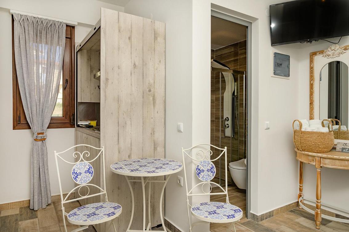 Meltemi Luxury Apartments Nea Roda Bagian luar foto