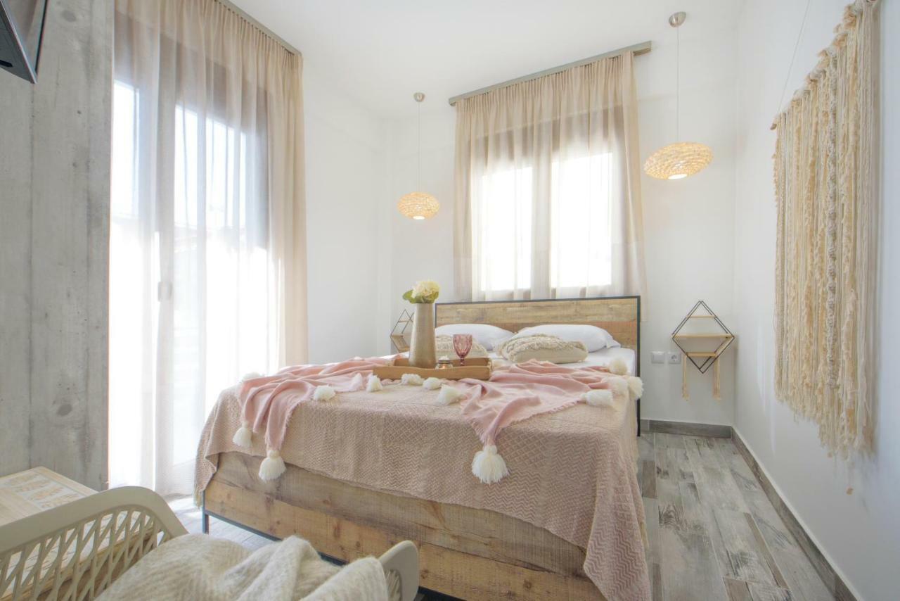 Meltemi Luxury Apartments Nea Roda Bagian luar foto