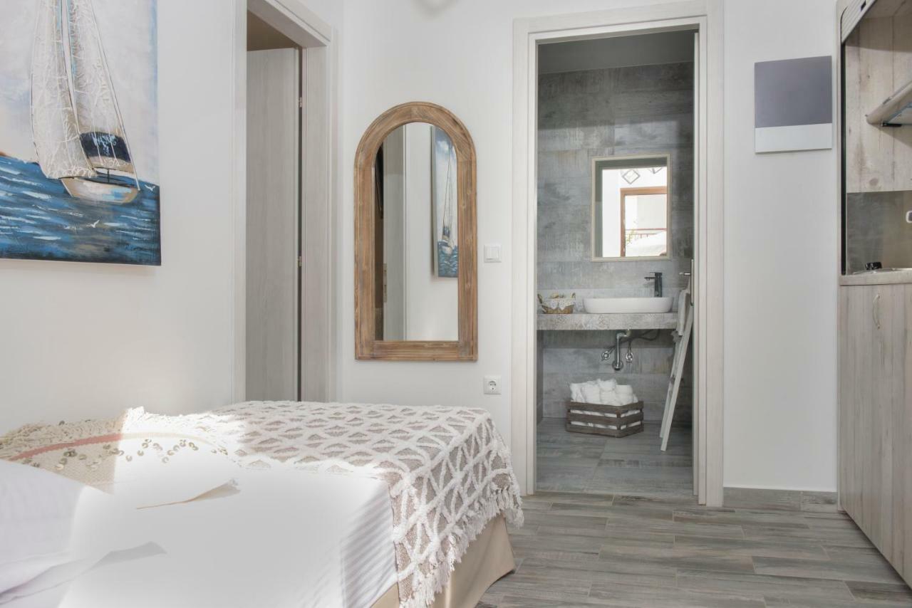 Meltemi Luxury Apartments Nea Roda Bagian luar foto