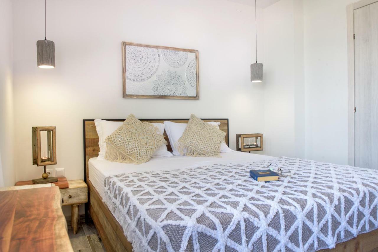 Meltemi Luxury Apartments Nea Roda Bagian luar foto
