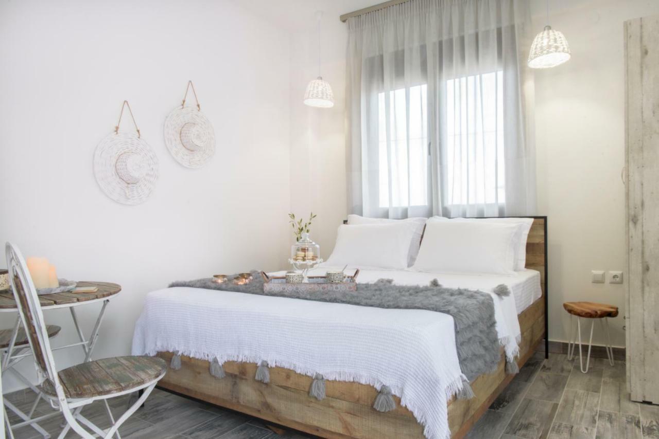 Meltemi Luxury Apartments Nea Roda Bagian luar foto
