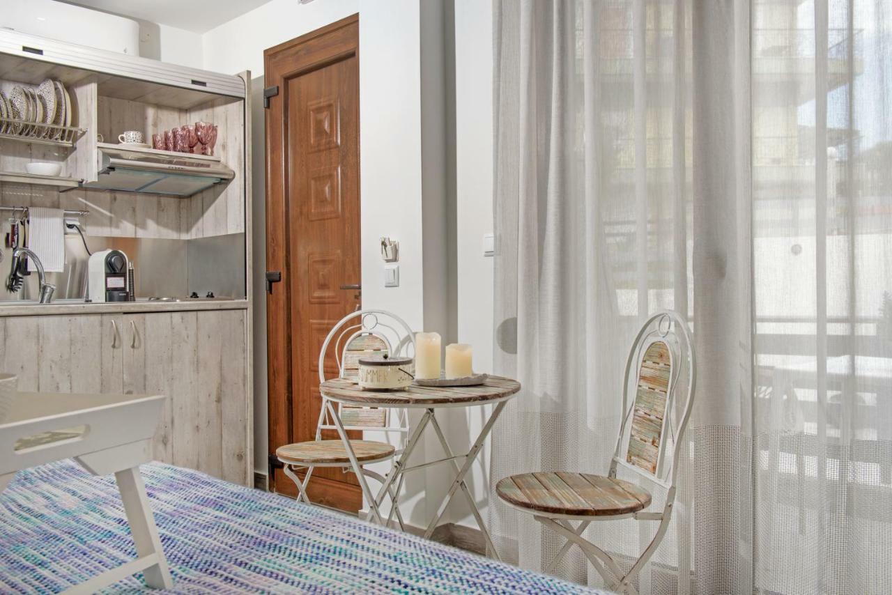 Meltemi Luxury Apartments Nea Roda Bagian luar foto