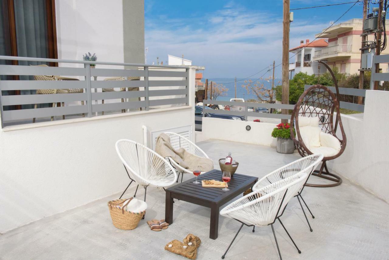 Meltemi Luxury Apartments Nea Roda Bagian luar foto