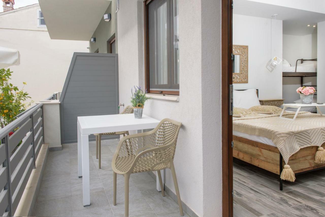 Meltemi Luxury Apartments Nea Roda Bagian luar foto